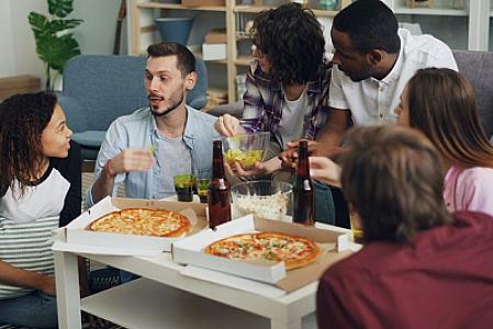 Tez yemək yeməyin və yemək zamanı danışmağın təhlükəsi barədə