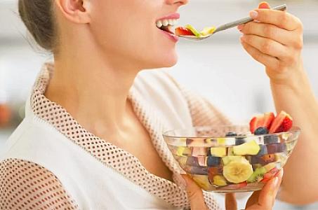 Həddindən artıq meyvə yemək qaraciyər yağlanmasına