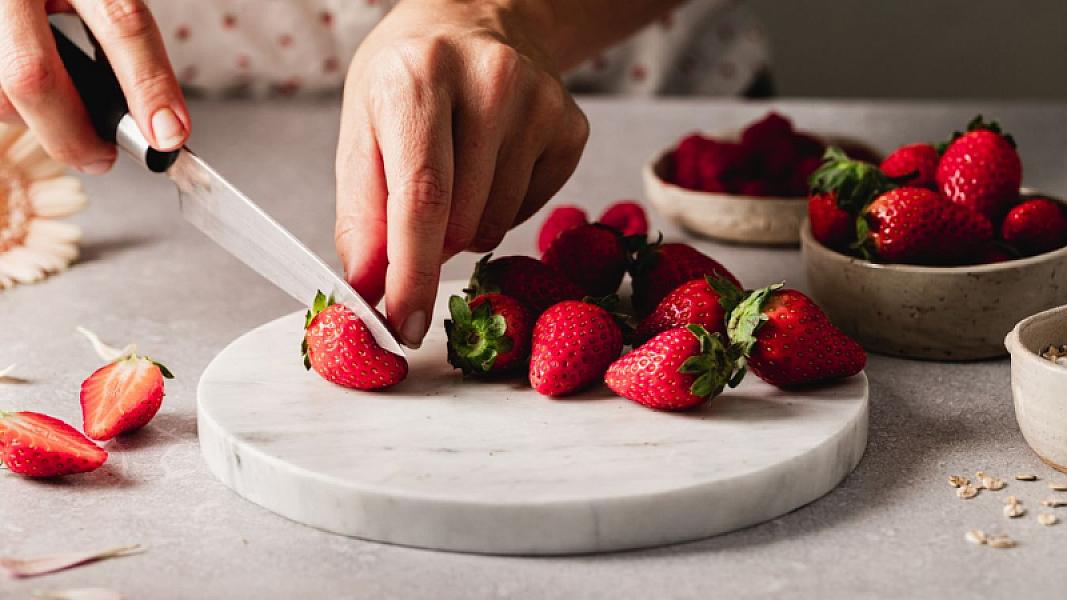 Nutrisioloq çiyələyin səkkiz heyrətamiz