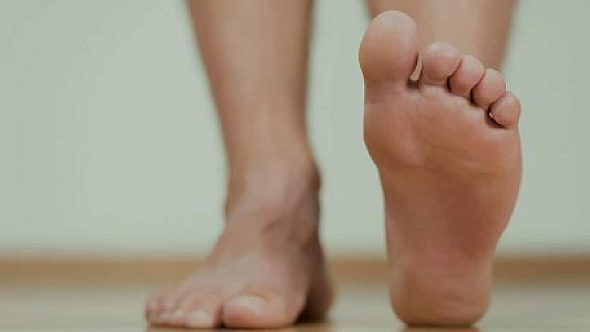 Tez-tez ayağı büdrəməyə başladı: