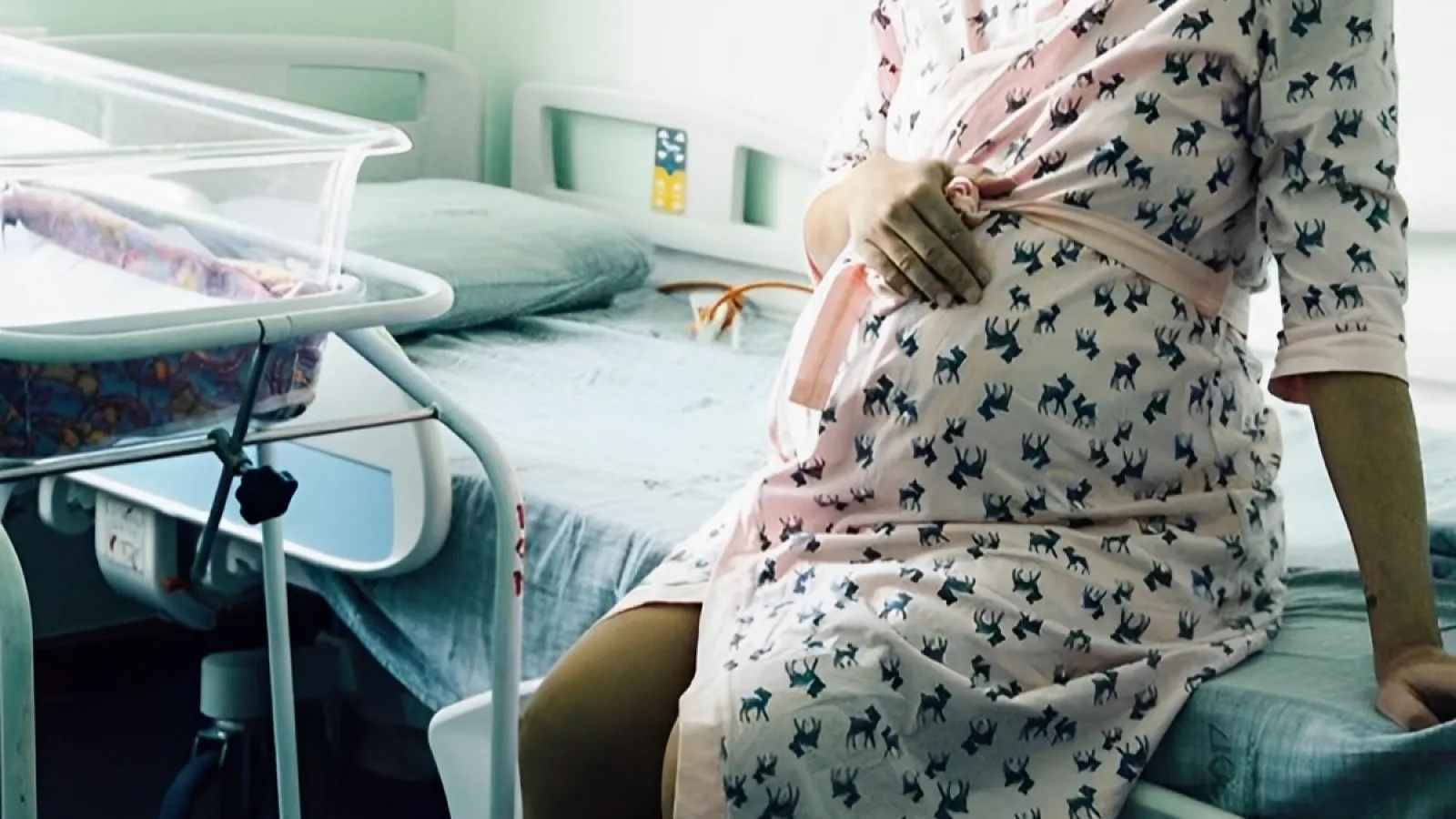 Azərbaycanda 15 yaşlı qız ANA OLDU -
