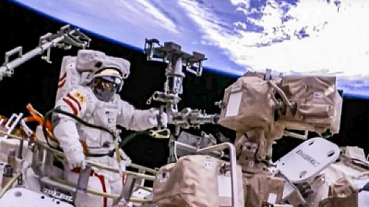 Çin alimləri kosmik stansiyada naməlum