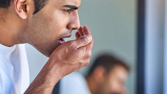 Diş həkimi ağız qoxusunu dərhal yox edə bilən