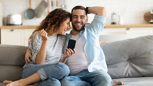 Evlilik kişiləri, yoxsa qadınları daha tez qocaldır? -