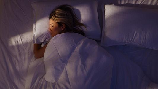 Həkim yuxu zamanı niyə yıxıldığınızı