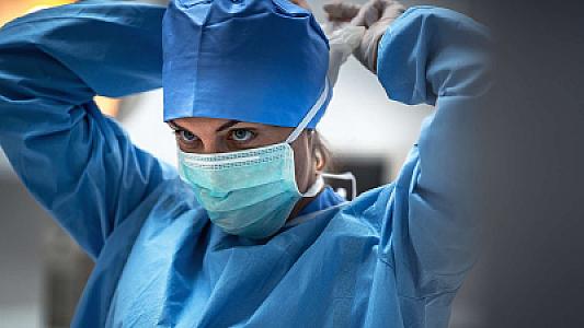 Alimlər qadın cərrahların kişilərdən