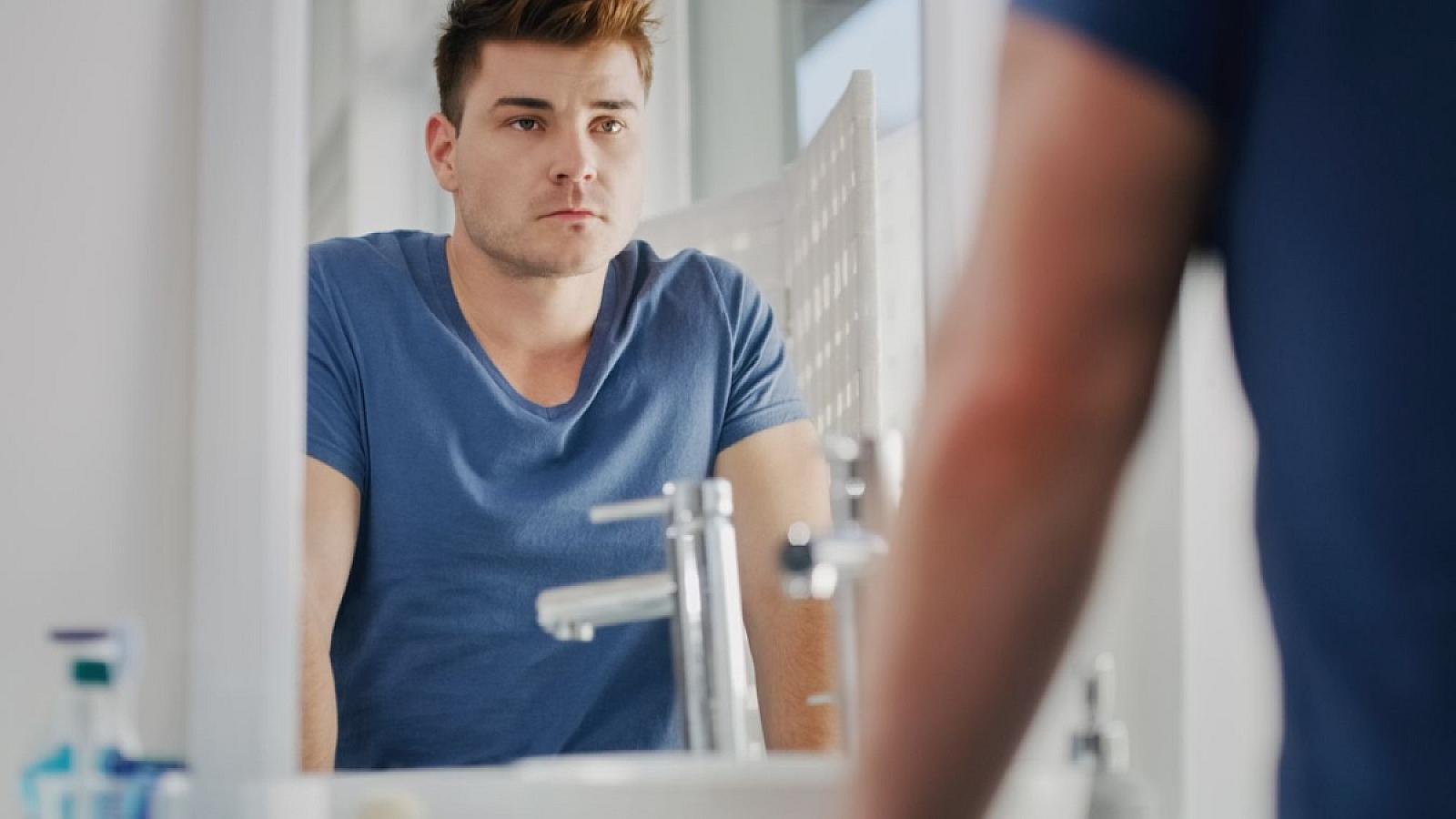 Testosteron çatışmazlığı olan bir kişi necə görünür? -