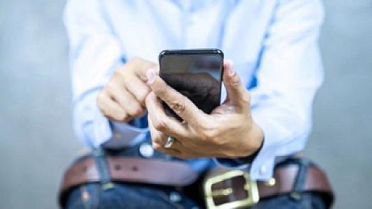 Telefonunuzu tualetə aparırsınız?