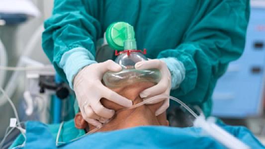 Qadın mədə əməliyyatından sonra