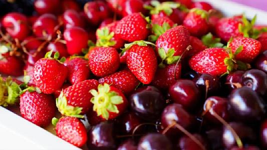 Çiyələk, albalı və gilas...