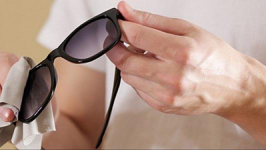 Günəşli havada gün eynəyi taxmamaq korluğa səbəb ola bilər? -