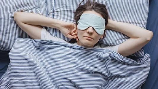 Yuxu zamanı nəfəs almaqda çətinlik çəkirsinizsə,