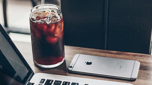 İsti havalarda orqanizm üçün ən sağlıqlı içki hansıdır? -