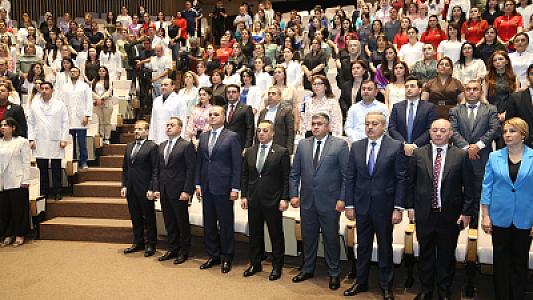 Yeni Klinikada 17 İyun Tibb İşçilərinin