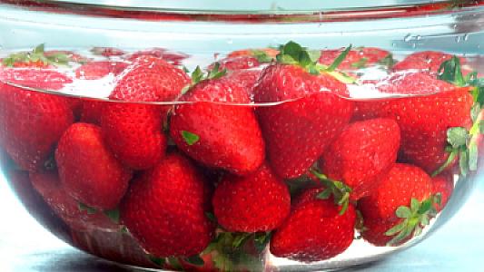 Çiyələyin nitratlı olub-olmadığını evdə özünüz yoxlayın -