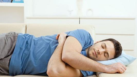 Alimlər sübut ediblər ki, günorta yatmaq beynin