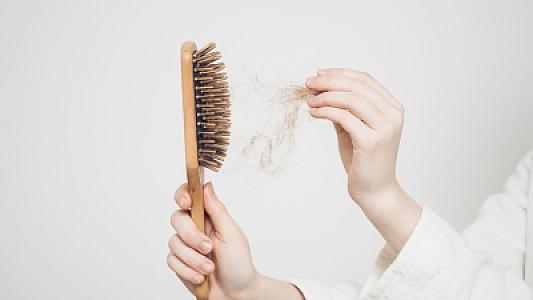 Saç tökülməsi hansı vitamin çatışmazlığından