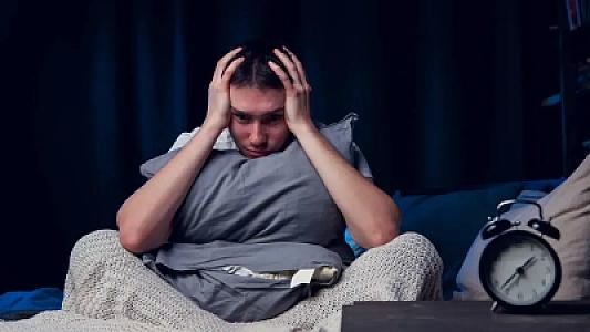 Gecə tez-tez oyanırsınızsa, diqqətli olun -