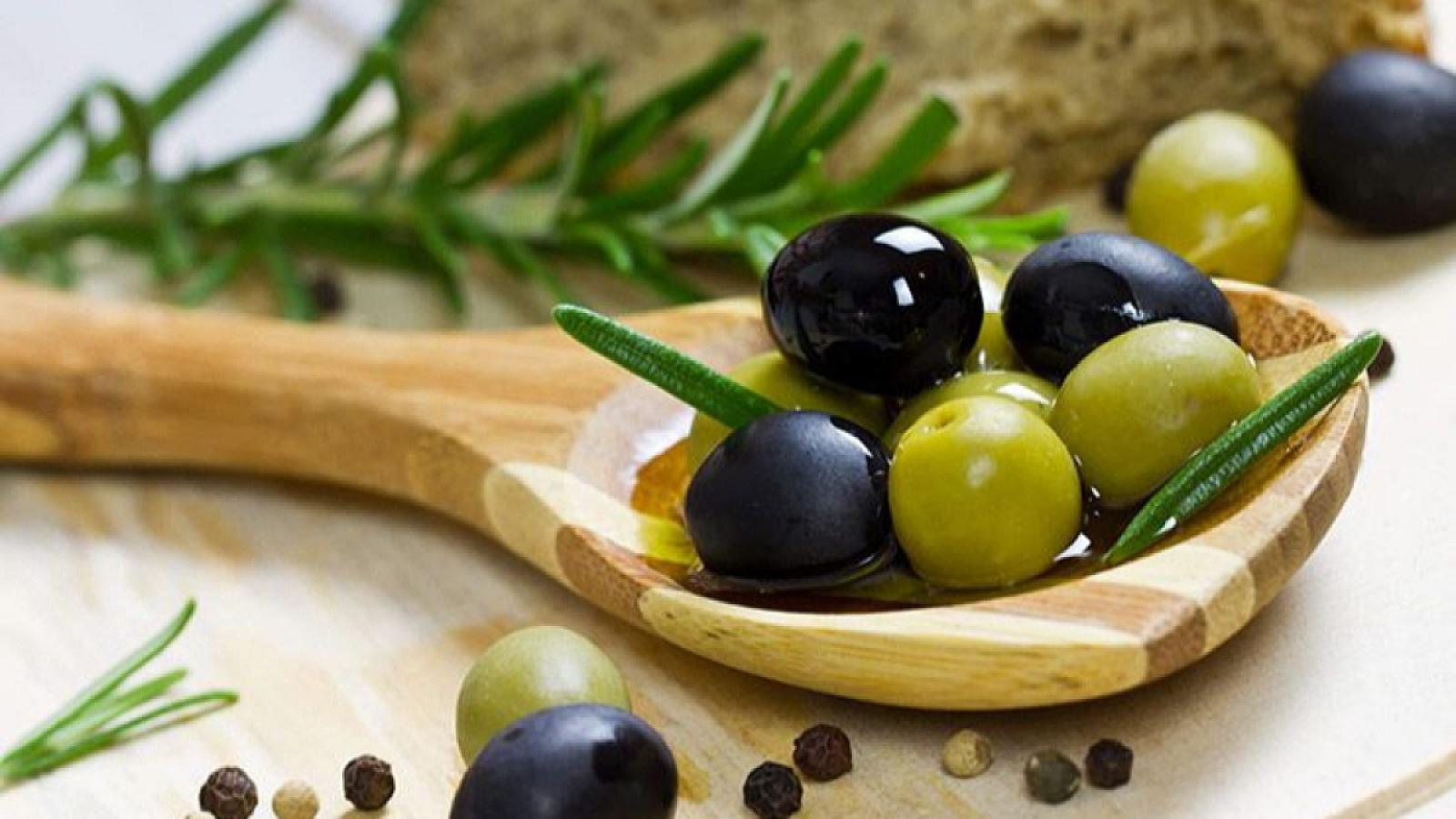 Zeytunu illərdir səhv yemişik -