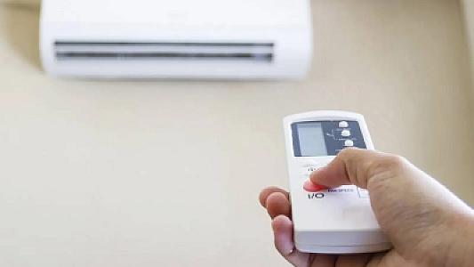 Kondisioner işləyən otaqdan küçəyə