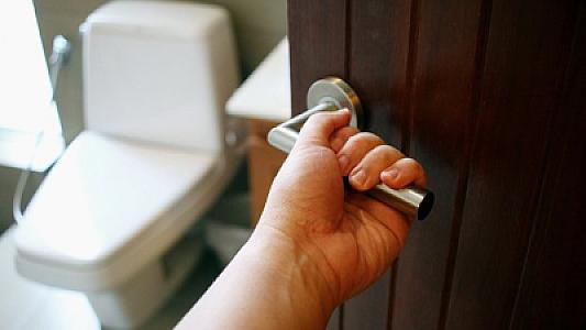 Tualetə getmək istəyini saxlamaq üçün