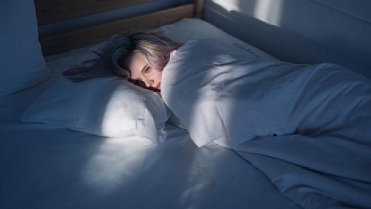 Alimlər yuxusuzluğu cəmi 24 saata aradan qaldıran pəhriz açıqlayıblar 