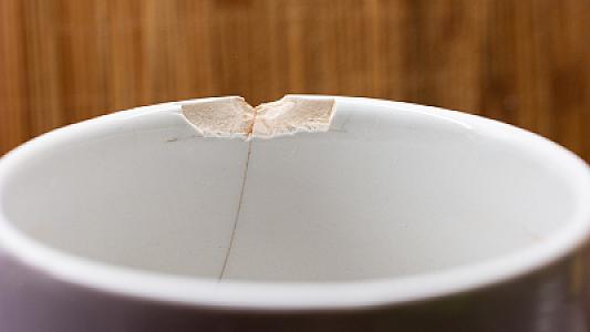 Mətbəxdə gizli təhlükə: Çatlayan fincanlar düşündüyünüzdən daha təhlükəlidir!