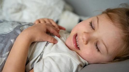 Uşağınız gecə dişlərini sıxırsa, diqqət!