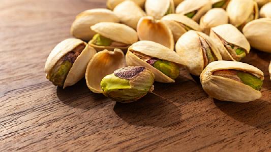 Gecələr püstə yeyənlər bu xəstəliyə