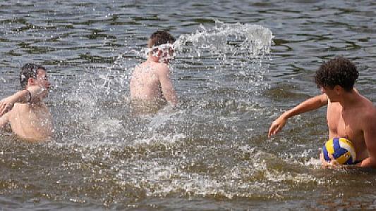 Tufan və yağışdan sonra dənizdə çimməyin