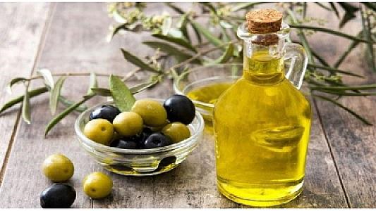 Səhər boş mədəyə zeytun yağı içməyin 5 faydası: