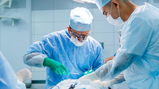 Qısa boy kompleksinə görə əməliyyata getdi,