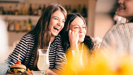 Yaxın dostlar arasında zehni əlaqə mövcuddur -