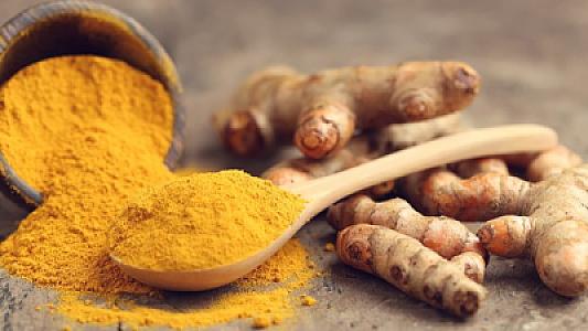 Həkim faydalı bilinən zərdəçalla bağlı xəbərdarlıq edib: