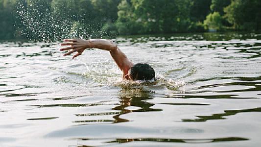 Göldə üzmək faciə ilə nəticələndi: