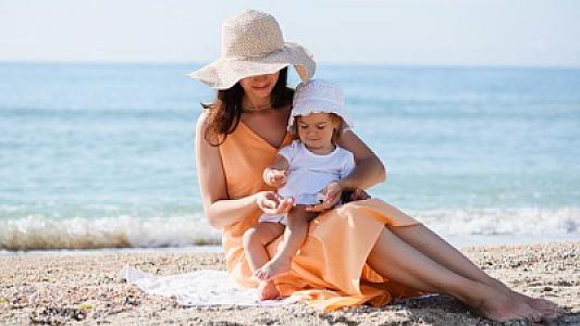 Kiçik uşaqla çimərliyə getmək