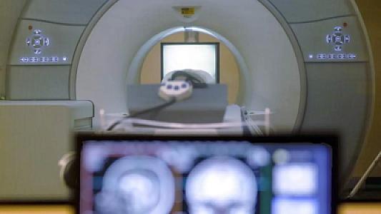 ABŞ-də MRT aparatı kişinin
