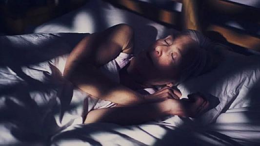 Bu simptomlar xərçəngin xəbərçisi ola bilər – həftələrlə davam edərsə,