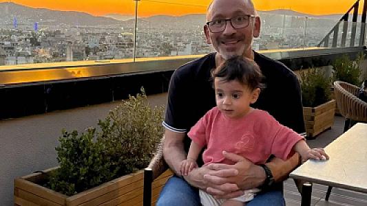 Davamlı karamel qoxusu hiss edirdi,