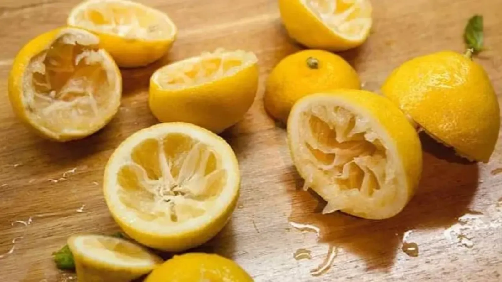 Sıxılmış limonları atmayın: Dondurucuya qoyun,