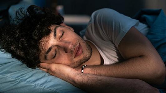 Ağ səs-küy yuxu keyfiyyətini yaxşılaşdırır: