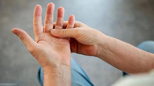 Barmaq oynaqlarındakı bu simptom