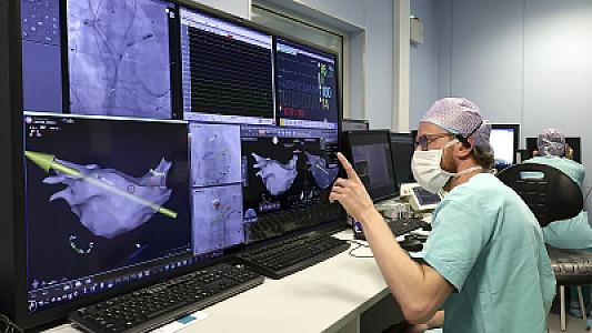 Həkimin gözündən qaçan şişi süni intellekt müəyyən etdi -