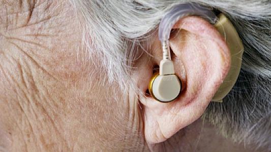 Həkim ani eşitmə itkisinin təhlükəli səbəbi barədə