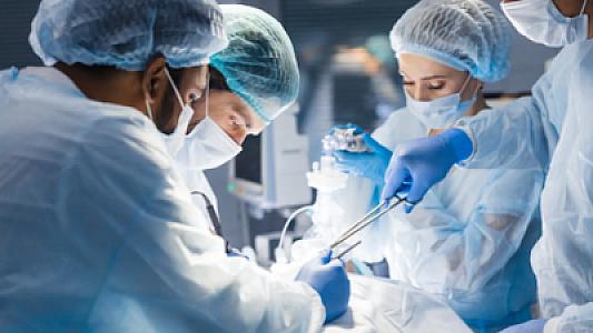 Beyin ölümü elan olunmuşdu, orqanları çıxarılan anda gözlərini açdı -