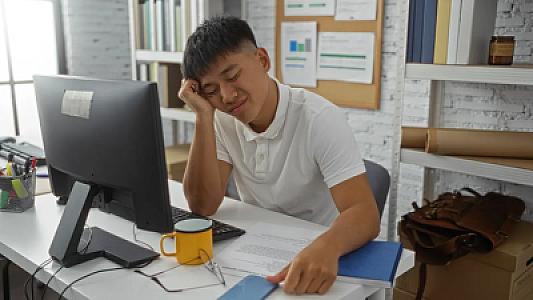 Çində işə getmək istəməyənləri müalicə etmək üçün