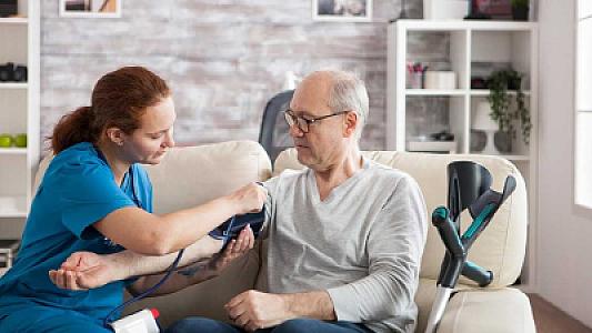 Həkim hər bir yaşlı insanın ehtiyac duyduğu