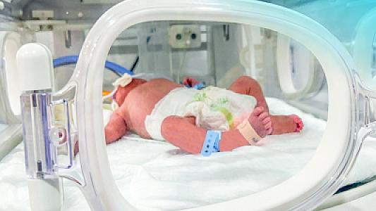 Metroda doğulan körpənin vəziyyəti qənaətbəxş olmadığına görə