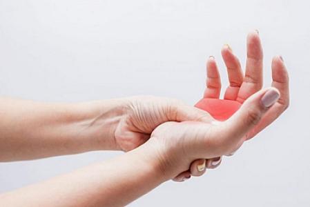 Mütəxəssislər xəbərdarlıq edir: Əl və ayaqların uyuşması