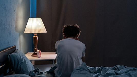 Gecə saat 2-də tez-tez oyanmaq ciddi sağlamlıq